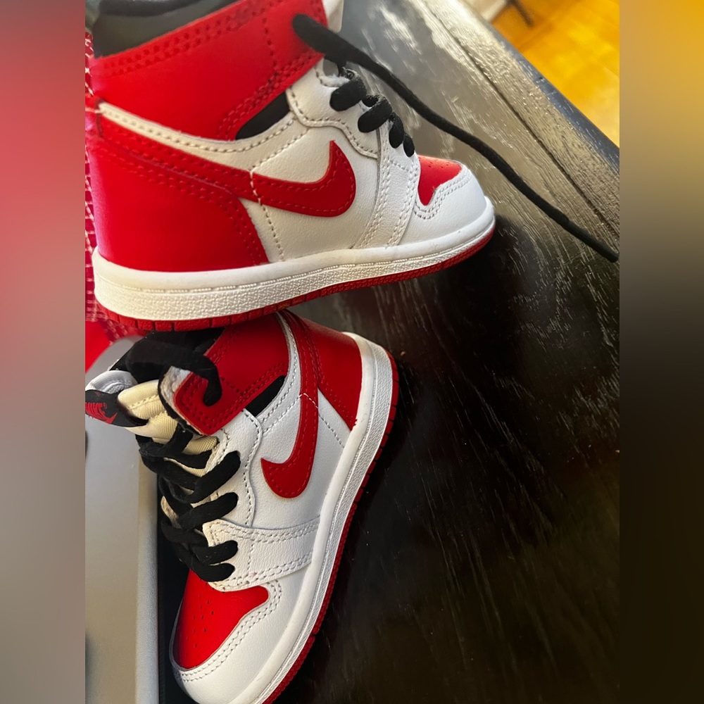 Jordan 1’s - Picture 2 of 4